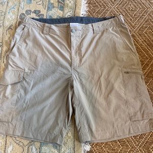 Men’s Columbia shorts. Tan size 40